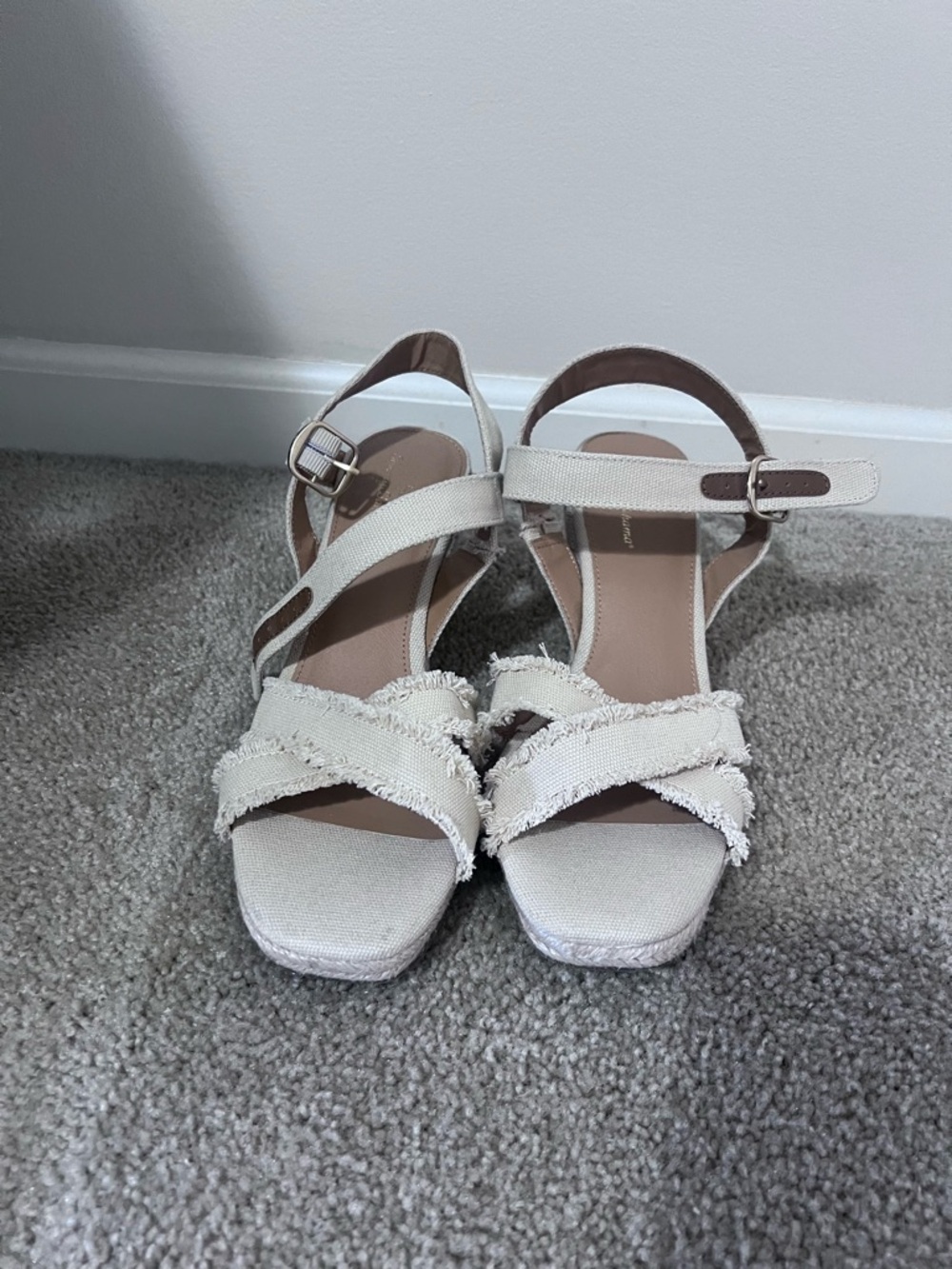 Tommy Bahama Cream Frayed Cross-Strap Ankle Strap Sandals